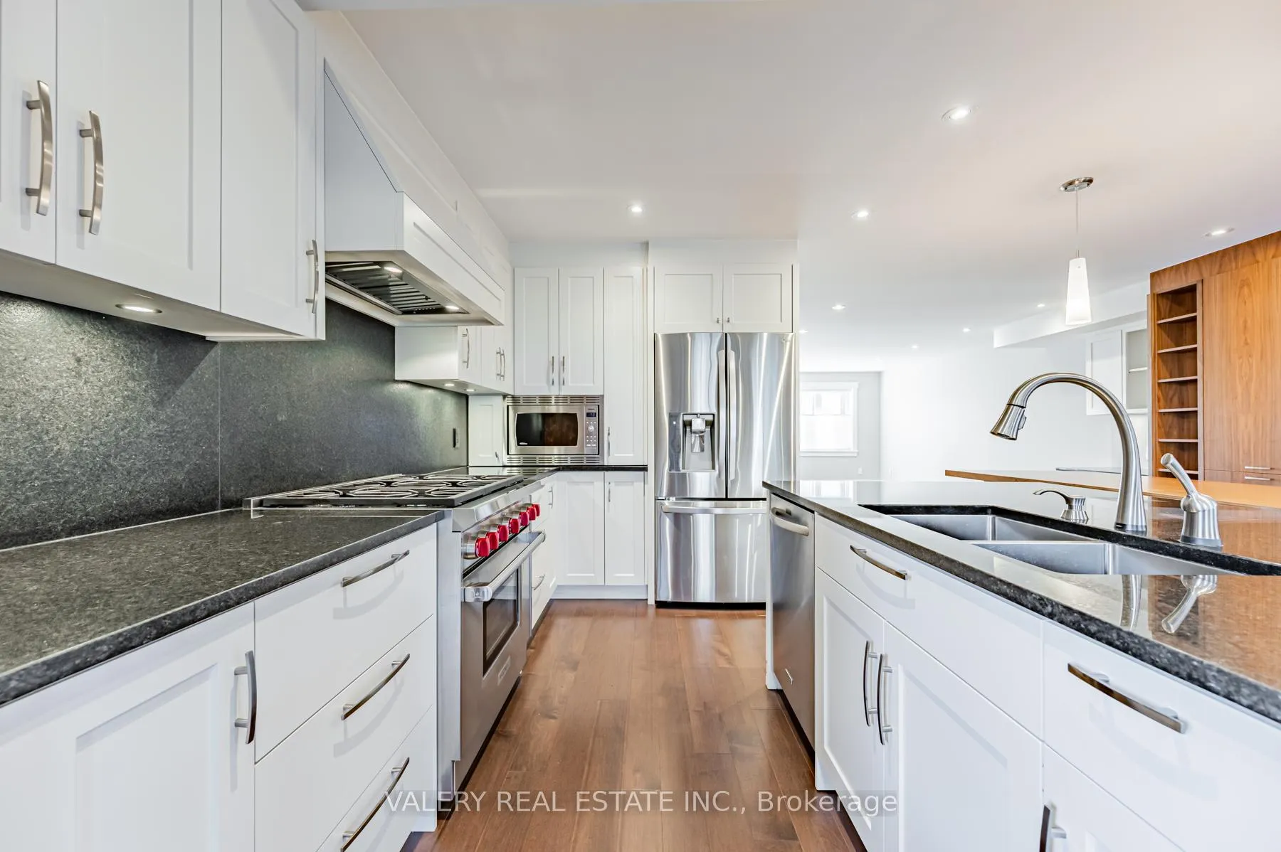 Photo 9 of 30 Bernice Avenue, Toronto, Rockcliffe-Smythe — HOMEH