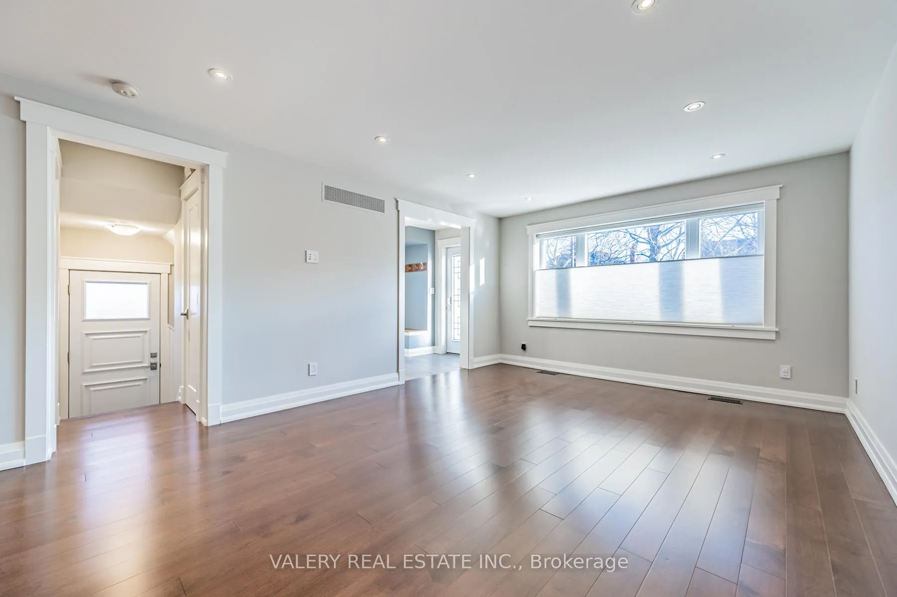 Photo 10 of 30 Bernice Avenue, Toronto, Rockcliffe-Smythe — HOMEH