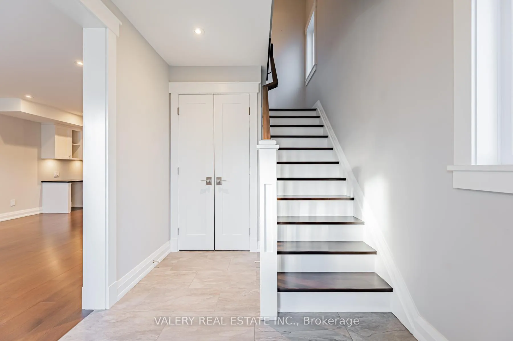 Photo 11 of 30 Bernice Avenue, Toronto, Rockcliffe-Smythe — HOMEH