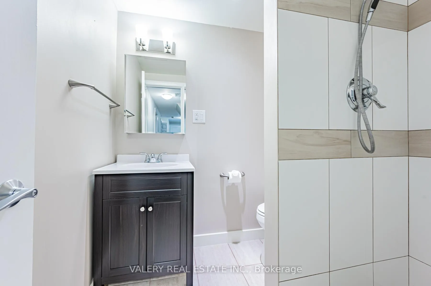 Photo 25 of 30 Bernice Avenue, Toronto, Rockcliffe-Smythe — HOMEH