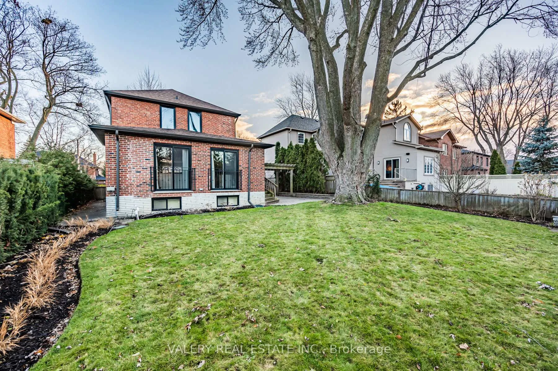 Photo 32 of 30 Bernice Avenue, Toronto, Rockcliffe-Smythe — HOMEH