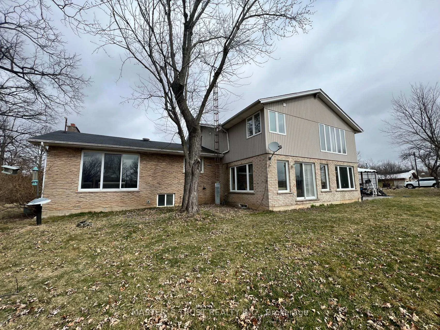 Photo 3 of 8369 Chippewa Road N, Hamilton, Rural Glanbrook — HOMEH
