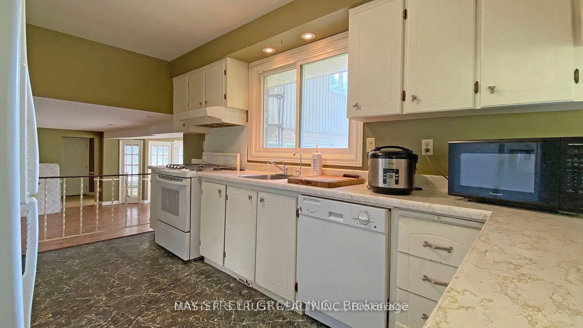 Photo 5 of 8369 Chippewa Road N, Hamilton, Rural Glanbrook — HOMEH