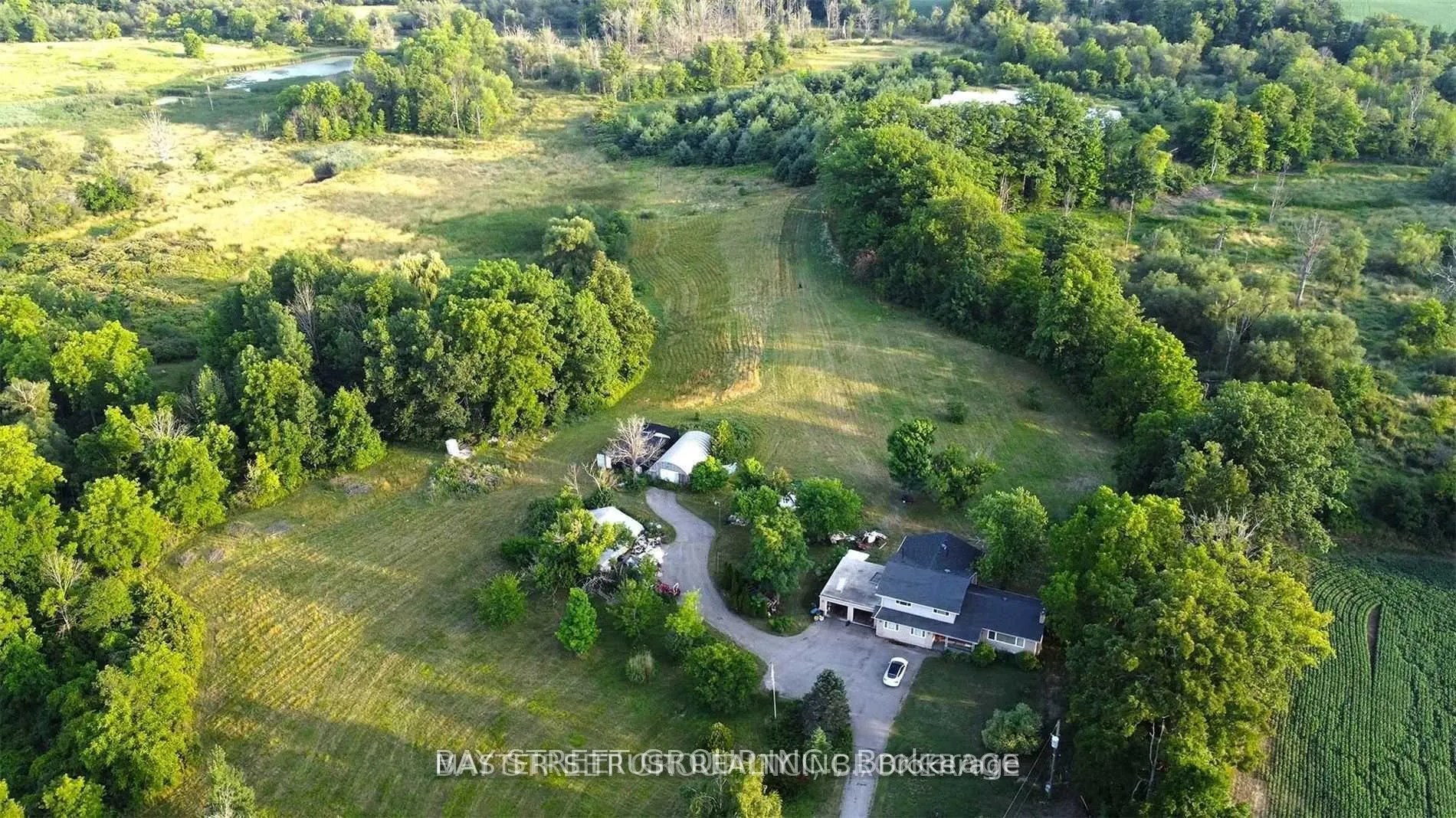 Photo 11 of 8369 Chippewa Road N, Hamilton, Rural Glanbrook — HOMEH