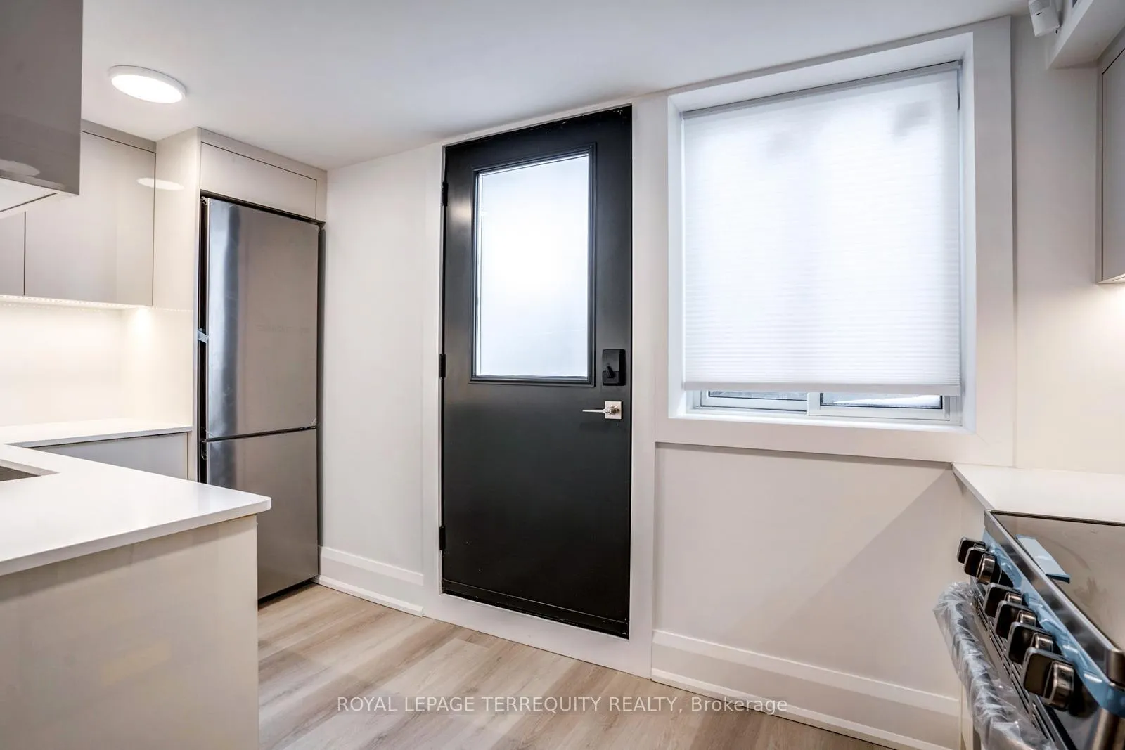 Photo 6 of Unit Lower Level, 208 Bellwoods Avenue, Toronto, Trinity-Bellwoods — HOMEH