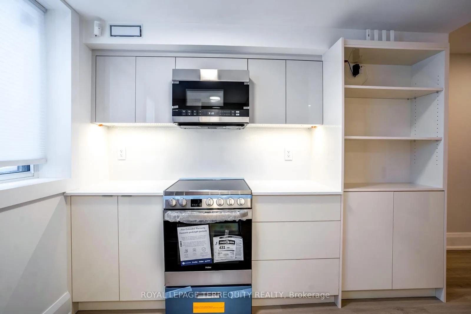 Photo 7 of Unit Lower Level, 208 Bellwoods Avenue, Toronto, Trinity-Bellwoods — HOMEH