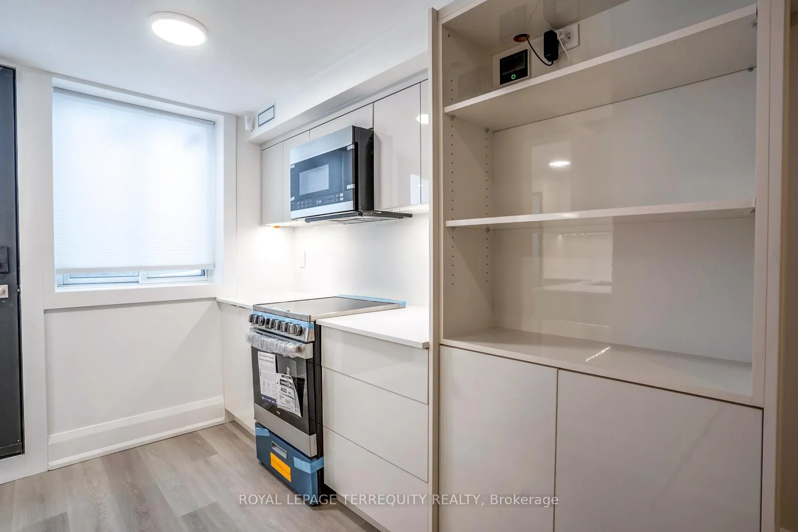 Photo 8 of Unit Lower Level, 208 Bellwoods Avenue, Toronto, Trinity-Bellwoods — HOMEH