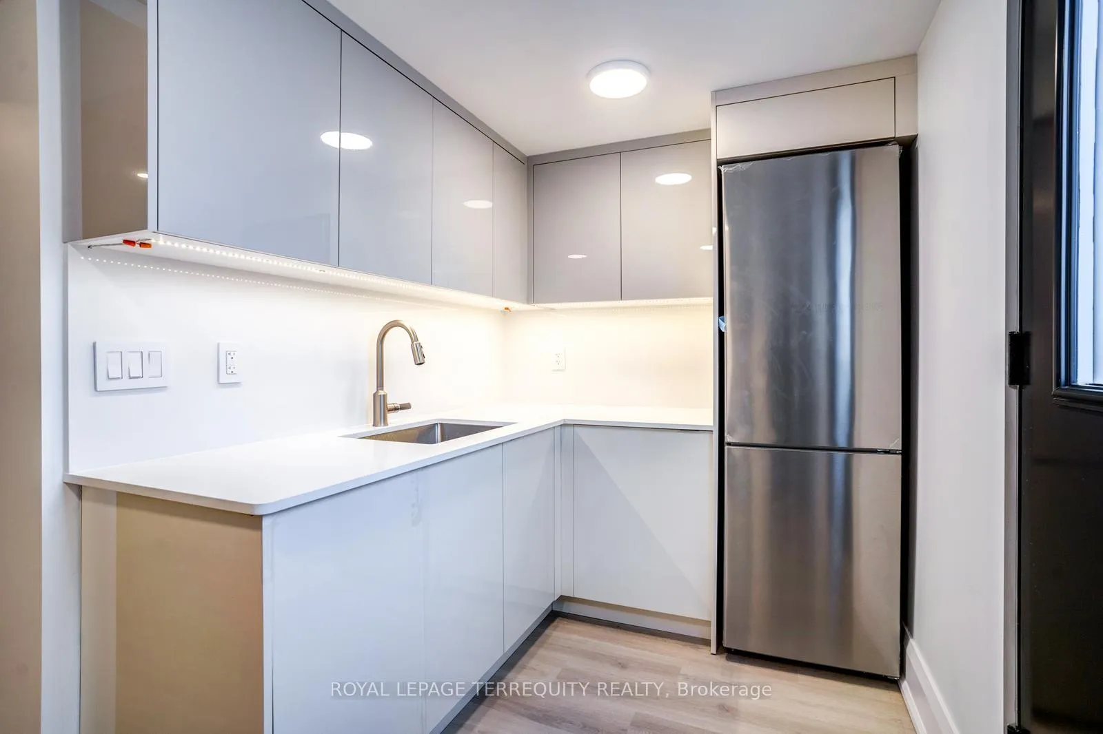 Photo 9 of Unit Lower Level, 208 Bellwoods Avenue, Toronto, Trinity-Bellwoods — HOMEH