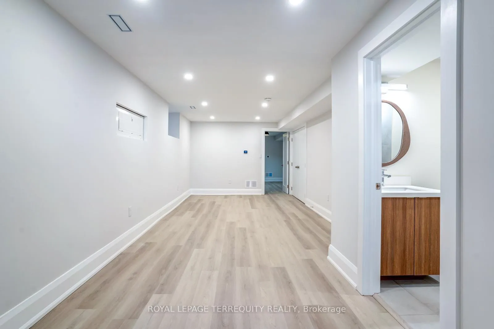 Photo 13 of Unit Lower Level, 208 Bellwoods Avenue, Toronto, Trinity-Bellwoods — HOMEH