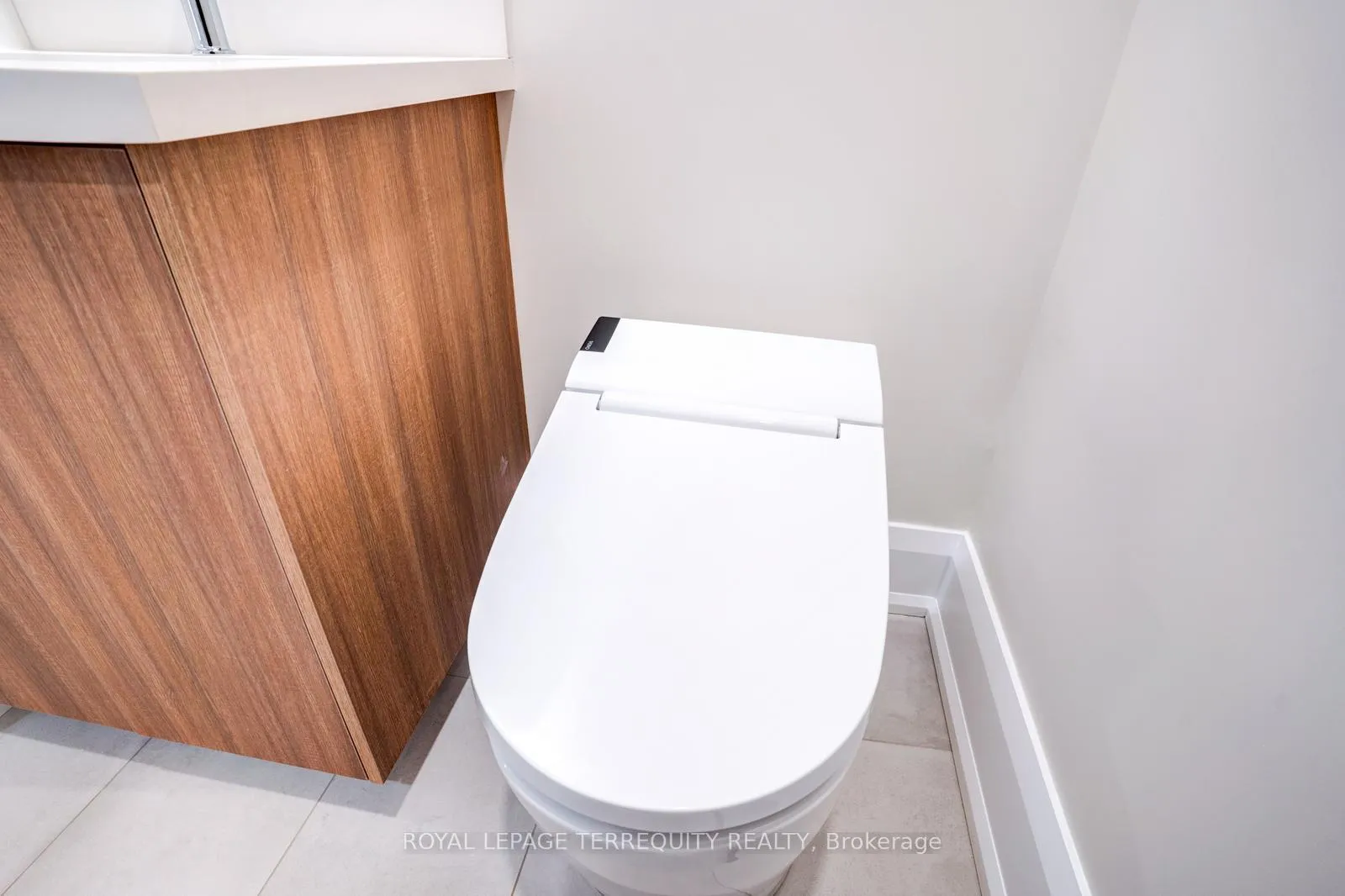Photo 15 of Unit Lower Level, 208 Bellwoods Avenue, Toronto, Trinity-Bellwoods — HOMEH