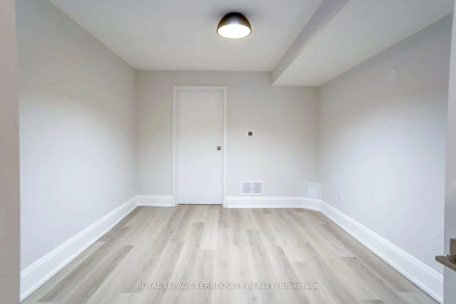 Photo 24 of Unit Lower Level, 208 Bellwoods Avenue, Toronto, Trinity-Bellwoods — HOMEH