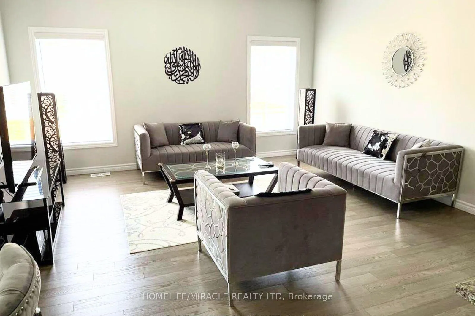 Photo 2 of 70 Pondcliffe Drive, Kitchener, Doon South — HOMEH