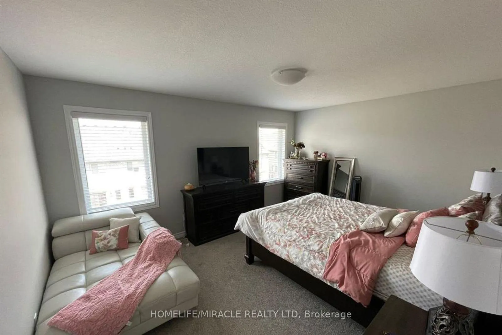Photo 5 of 70 Pondcliffe Drive, Kitchener, Doon South — HOMEH