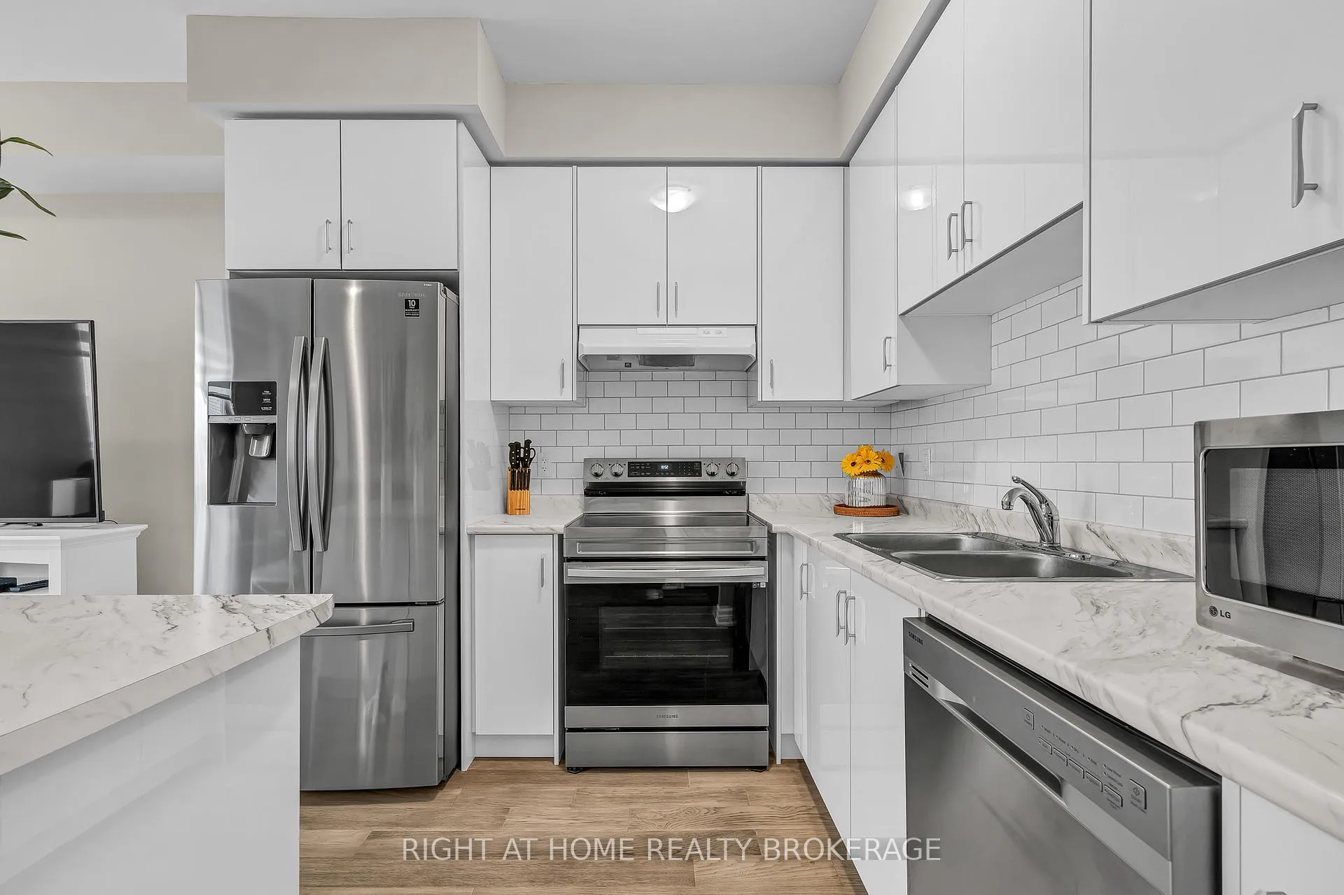 Photo 9 of 20 Foothills Lane, Hamilton, Winona — HOMEH
