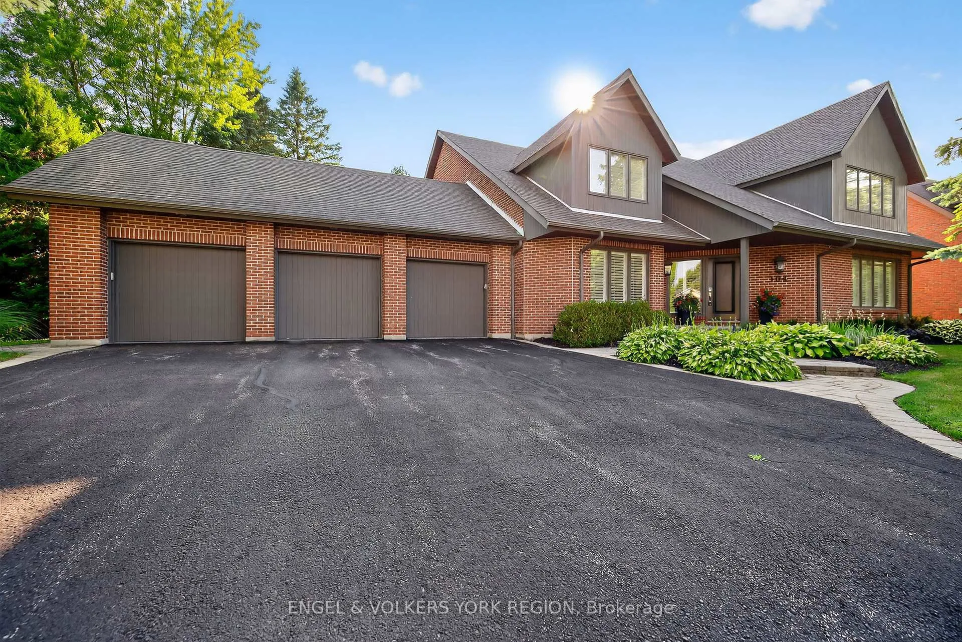 Photo 1 of 104 McClure Drive, King, King City — HOMEH