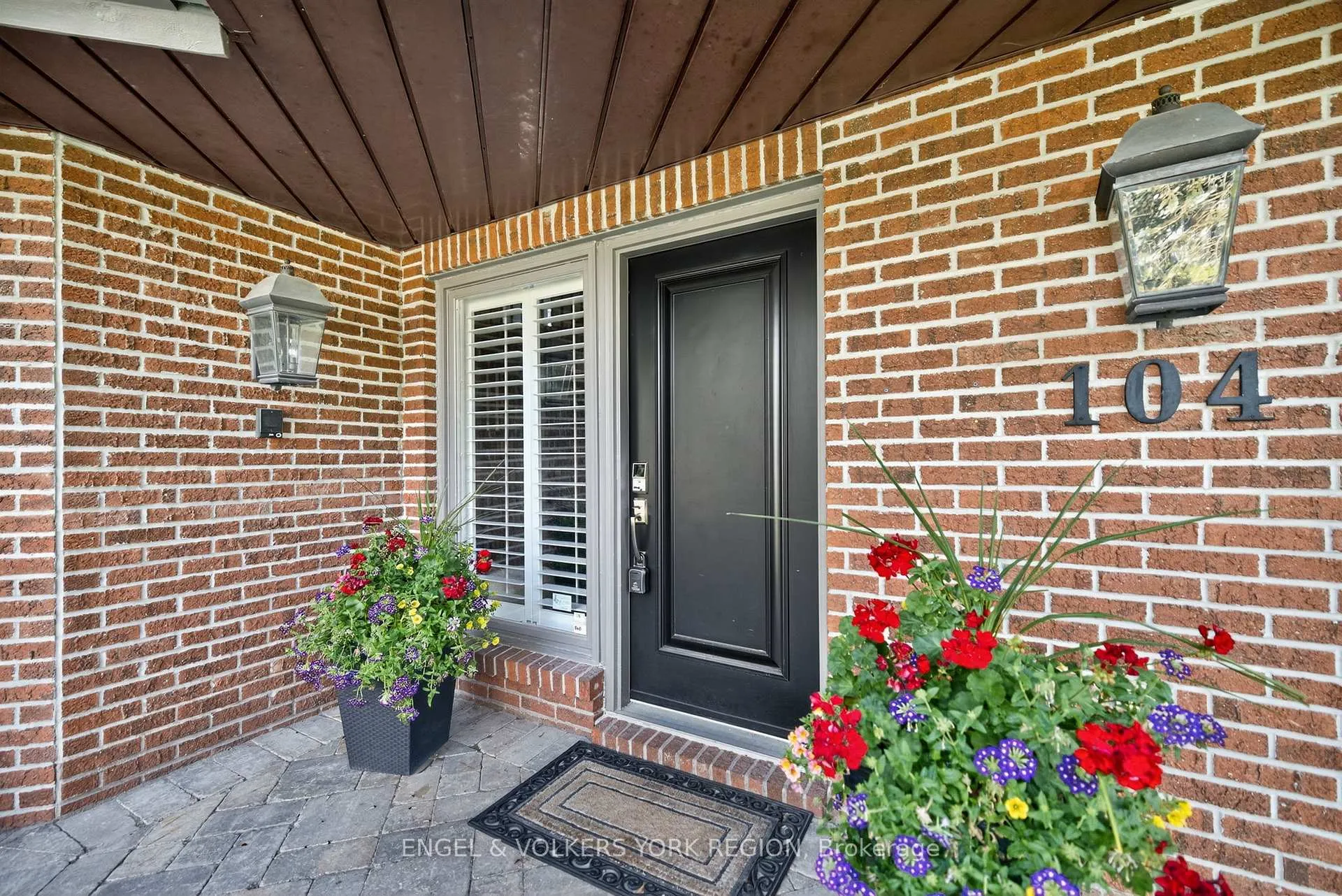 Photo 5 of 104 McClure Drive, King, King City — HOMEH