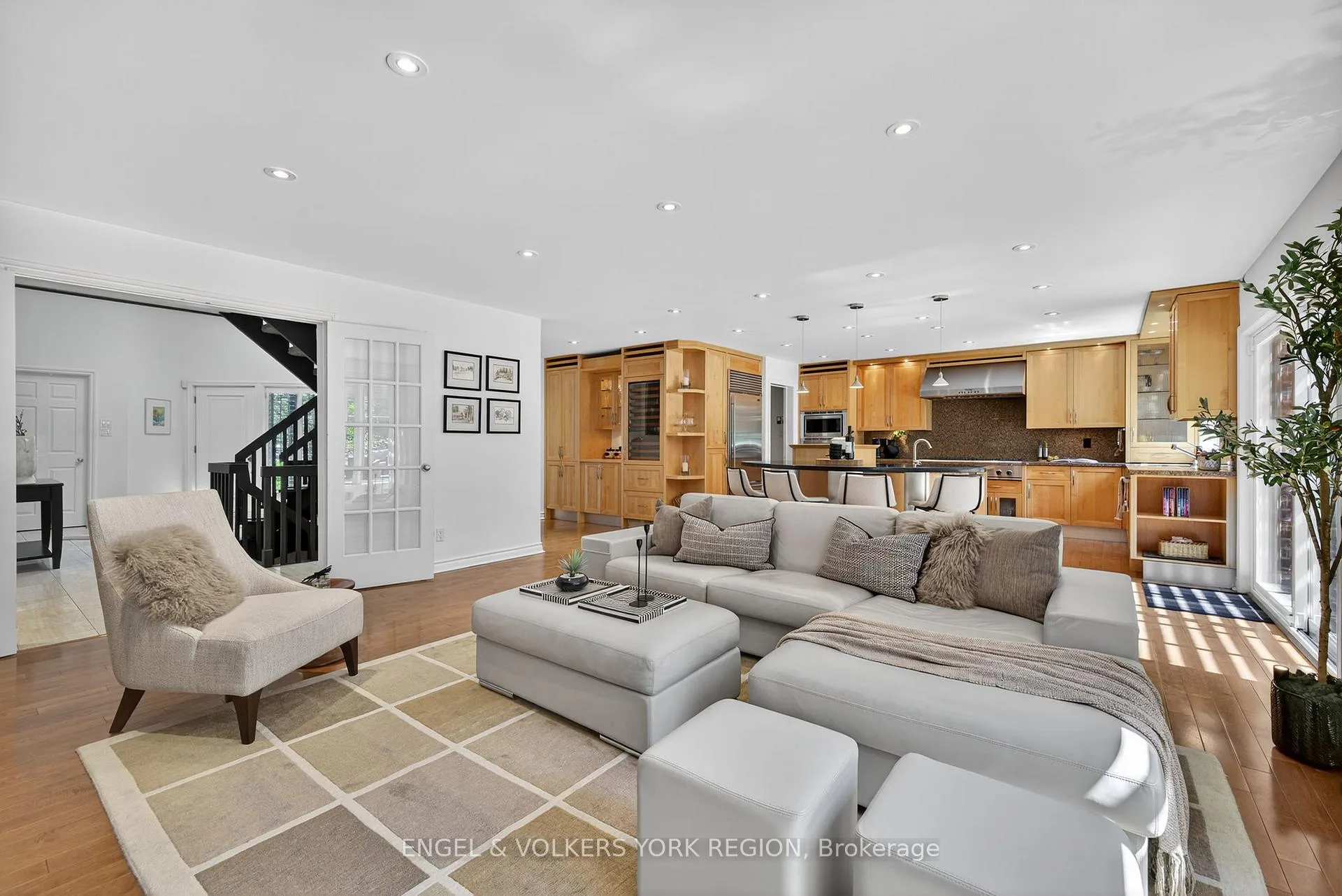 Photo 11 of 104 McClure Drive, King, King City — HOMEH