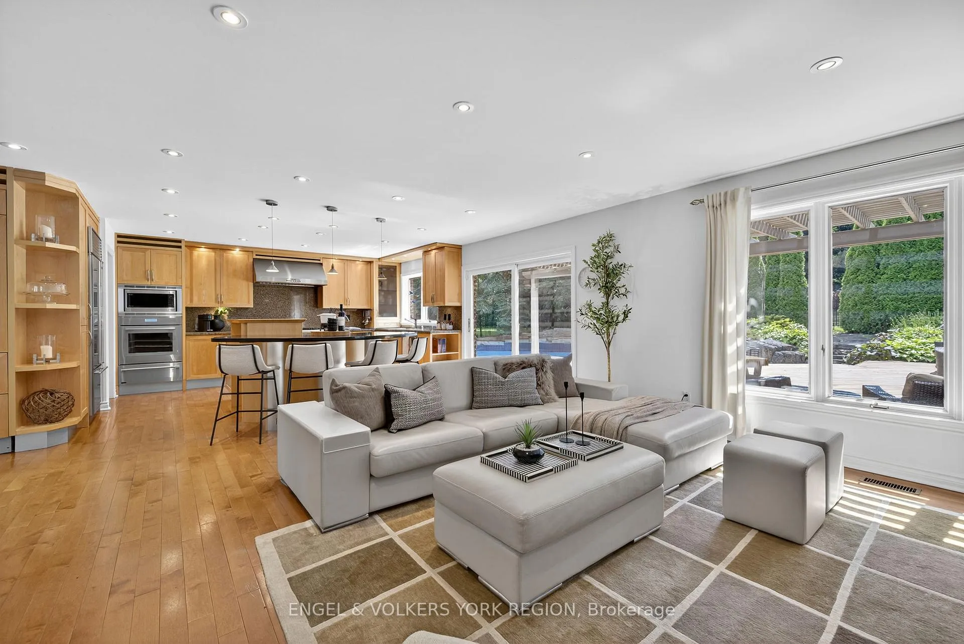 Photo 12 of 104 McClure Drive, King, King City — HOMEH