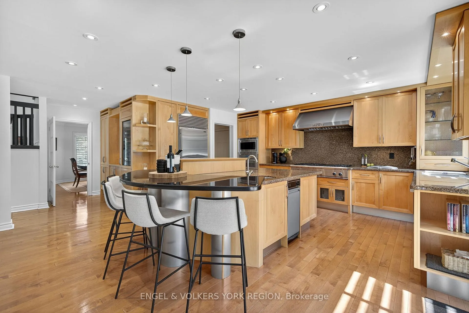 Photo 13 of 104 McClure Drive, King, King City — HOMEH
