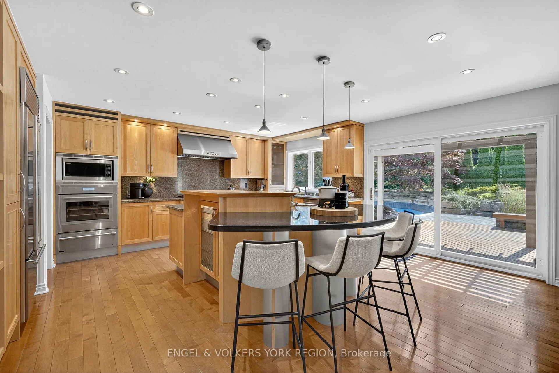 Photo 14 of 104 McClure Drive, King, King City — HOMEH