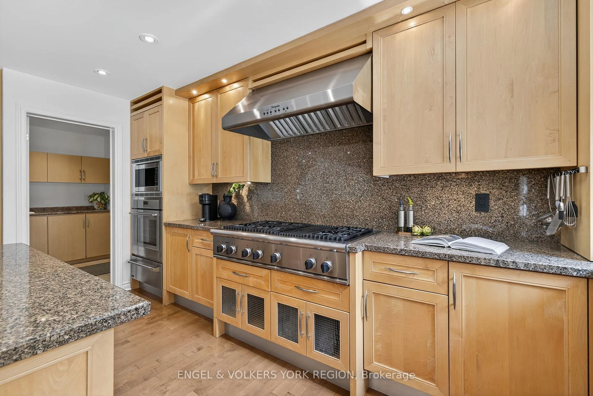 Photo 15 of 104 McClure Drive, King, King City — HOMEH