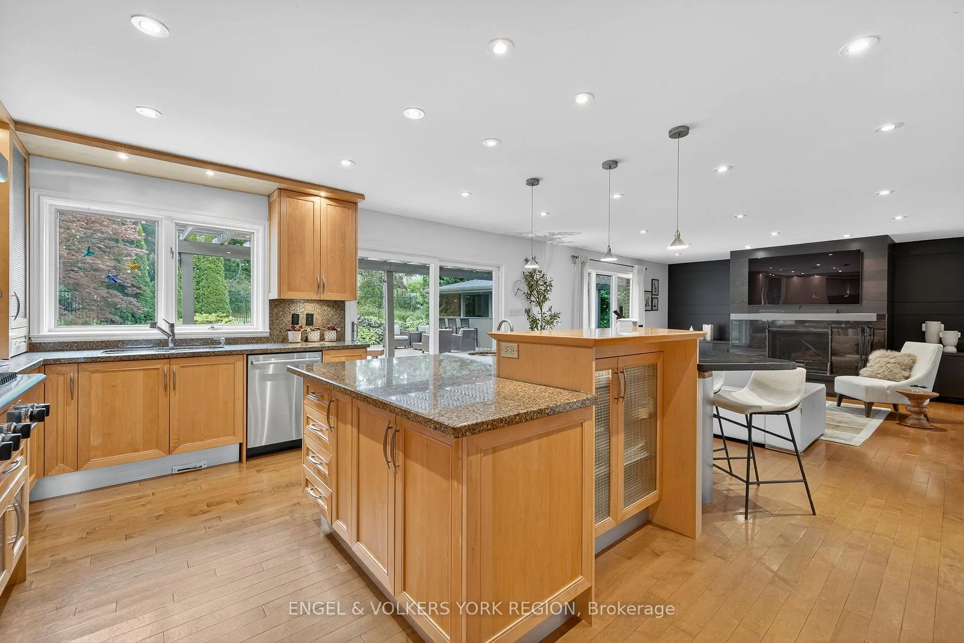Photo 17 of 104 McClure Drive, King, King City — HOMEH