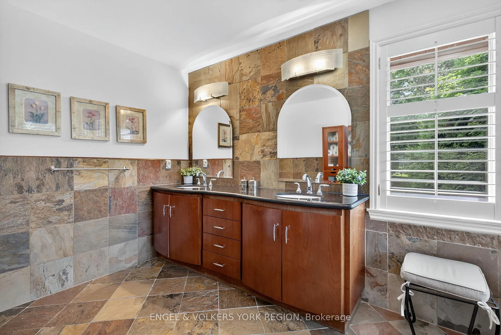 Photo 23 of 104 McClure Drive, King, King City — HOMEH