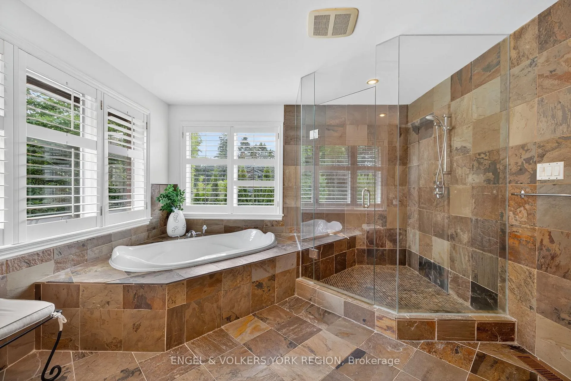Photo 24 of 104 McClure Drive, King, King City — HOMEH