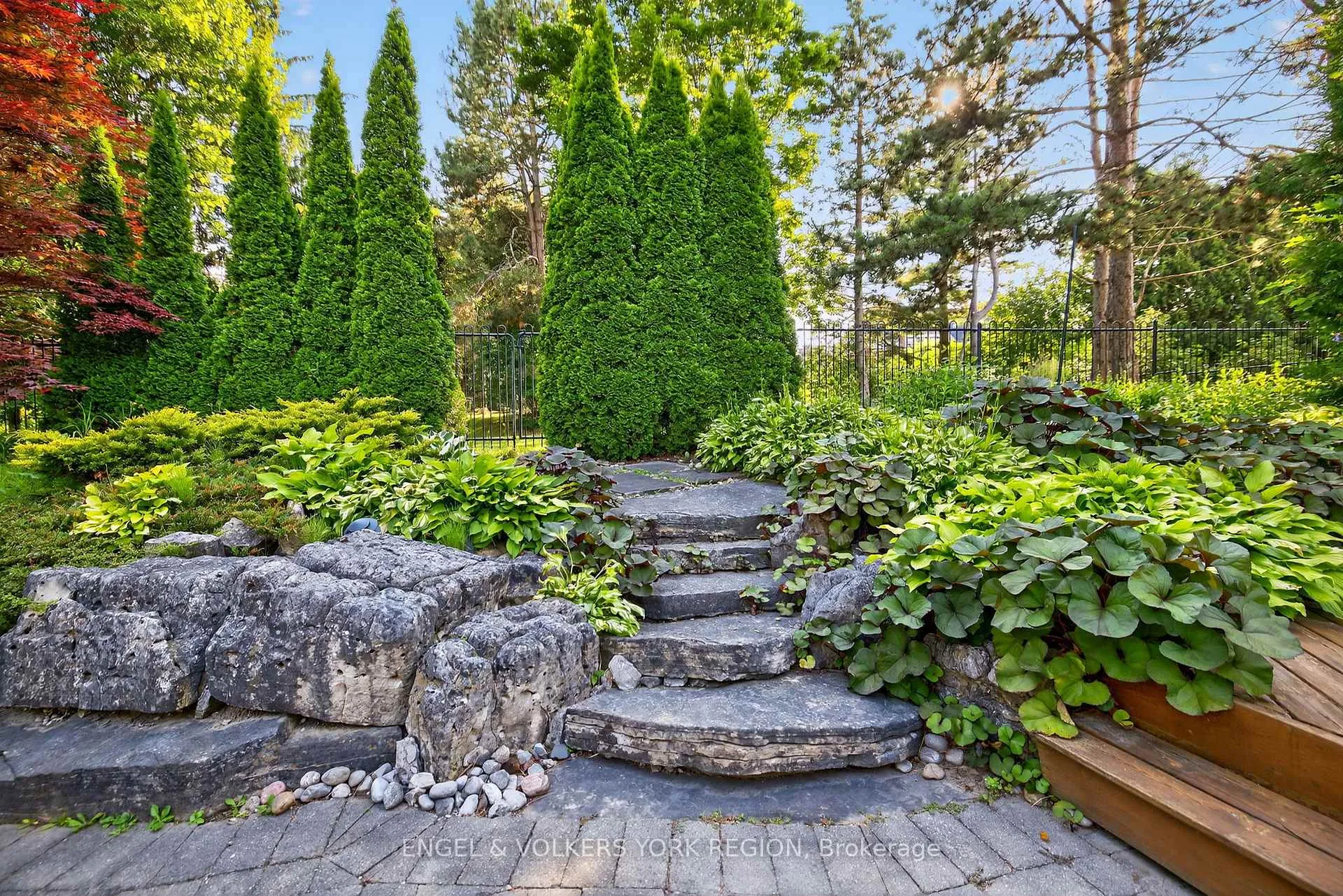 Photo 44 of 104 McClure Drive, King, King City — HOMEH