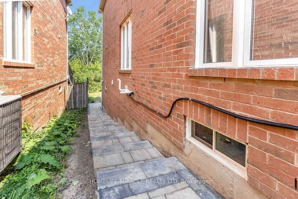 Photo 2 of Unit Basement, 1811 Esterbrooke Drive, Oshawa, Taunton — HOMEH