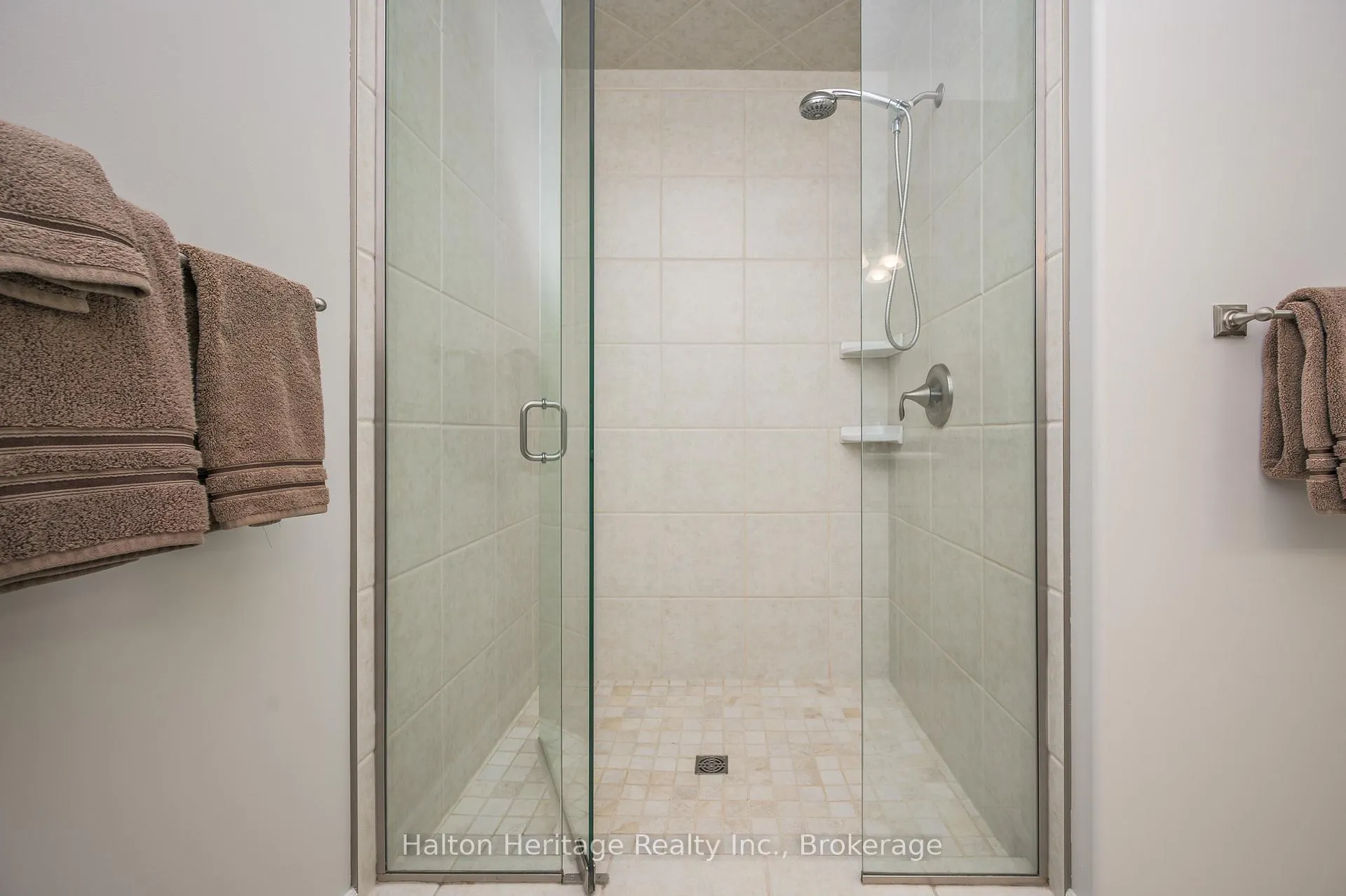 Photo 17 of 18 Rosslyn Drive, Brighton — HOMEH