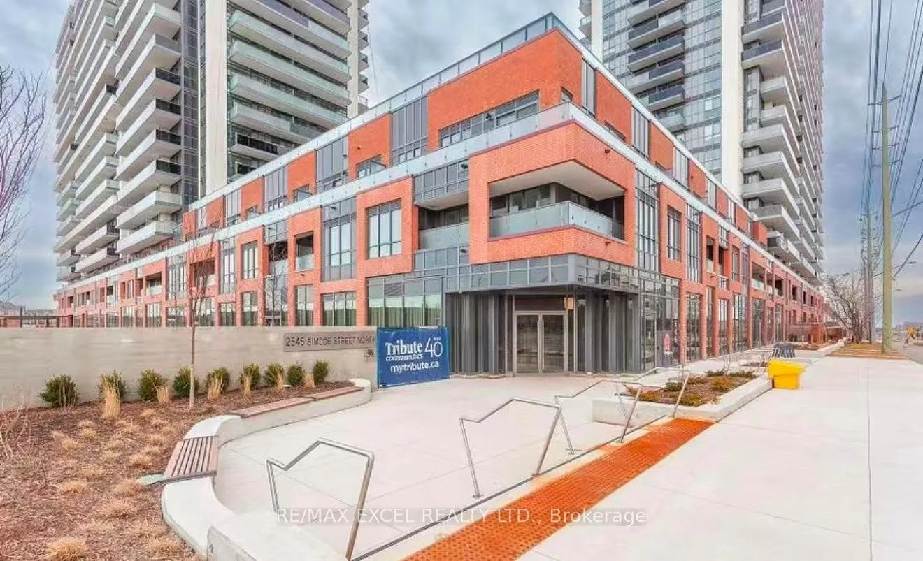 Front of Unit 1720, 2545 Simcoe Street N