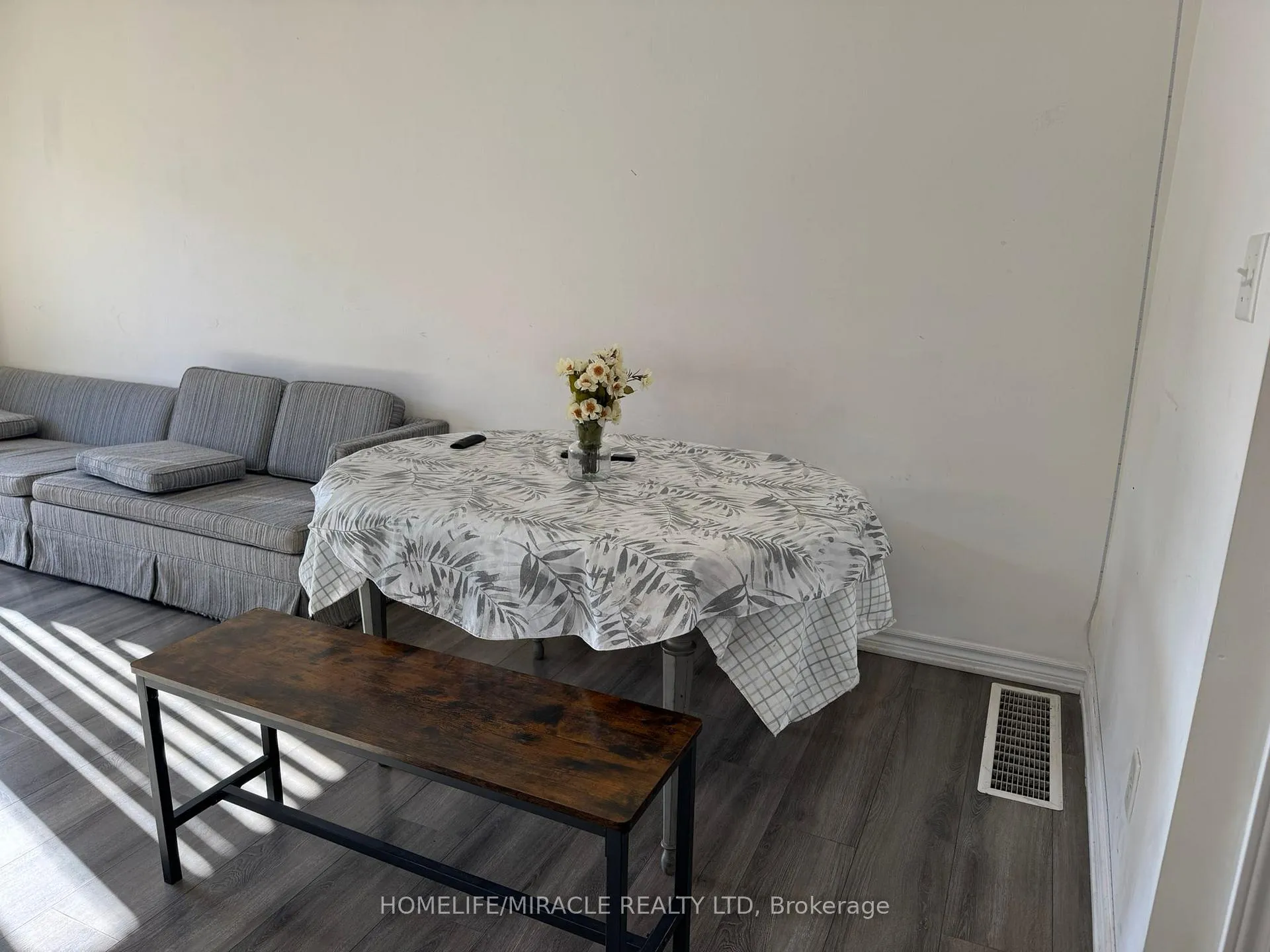 Photo 3 of 64 Renfrew Street, Kitchener, Huron Park — HOMEH