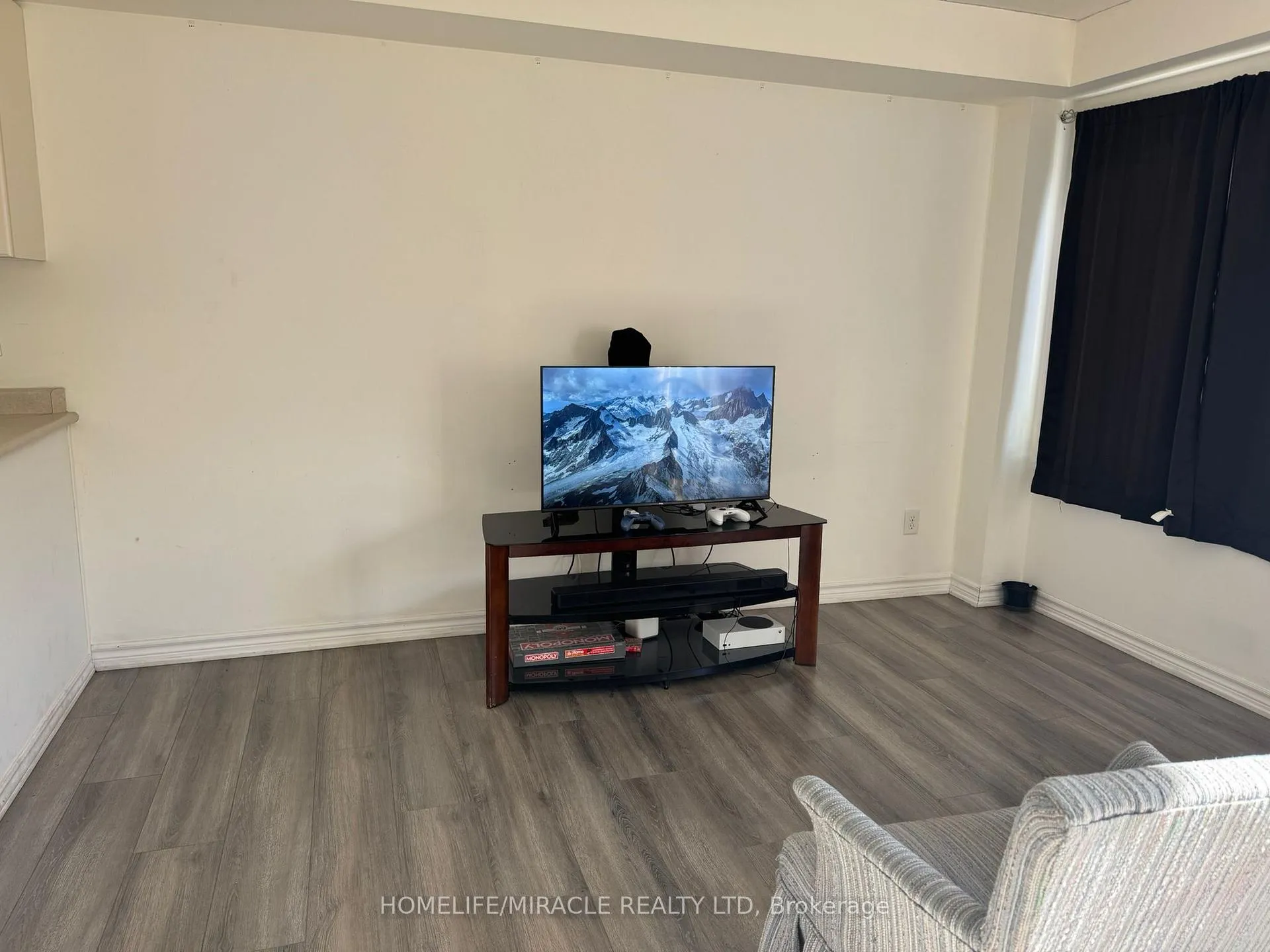 Photo 4 of 64 Renfrew Street, Kitchener, Huron Park — HOMEH
