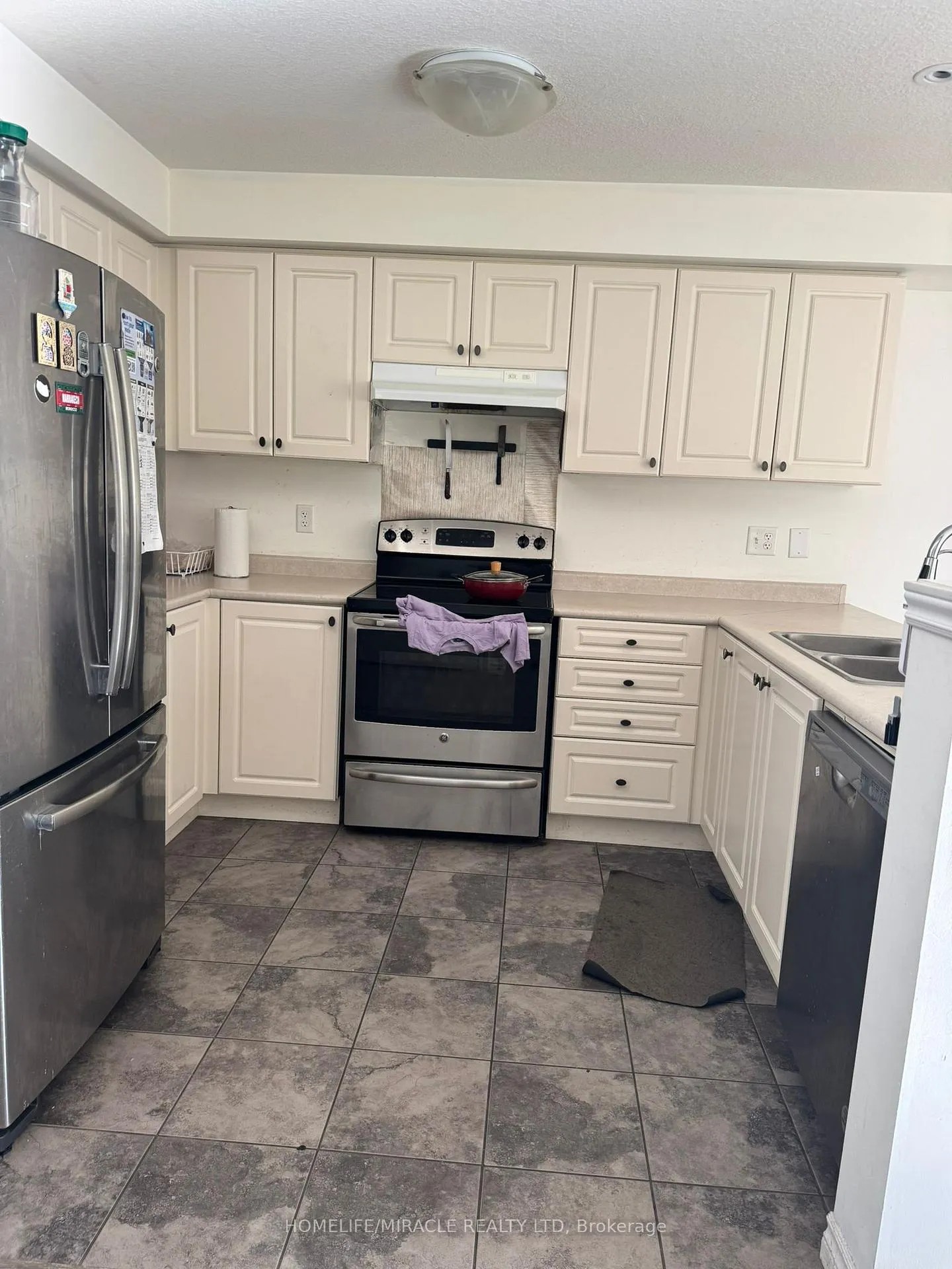 Photo 6 of 64 Renfrew Street, Kitchener, Huron Park — HOMEH