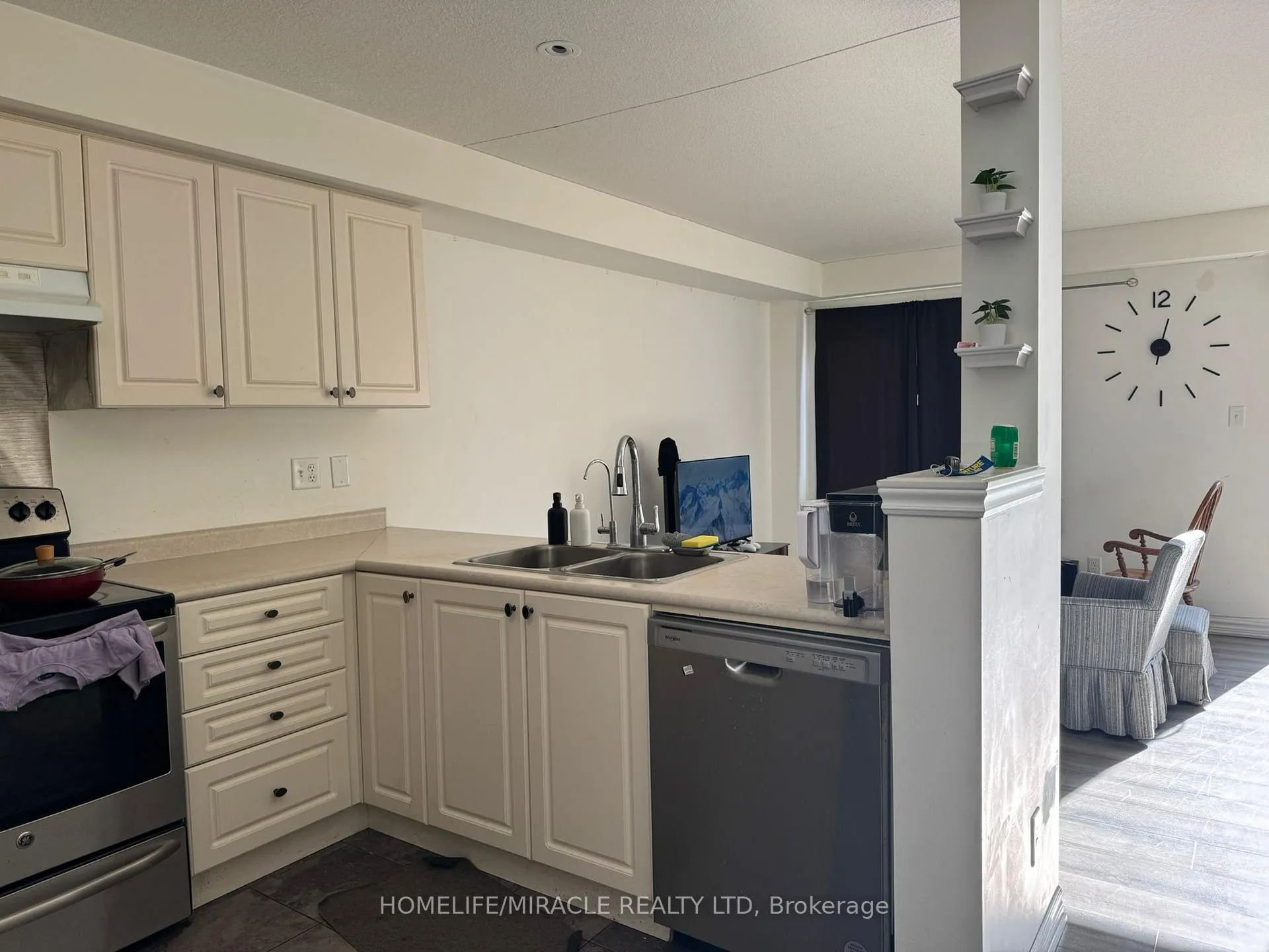 Photo 7 of 64 Renfrew Street, Kitchener, Huron Park — HOMEH