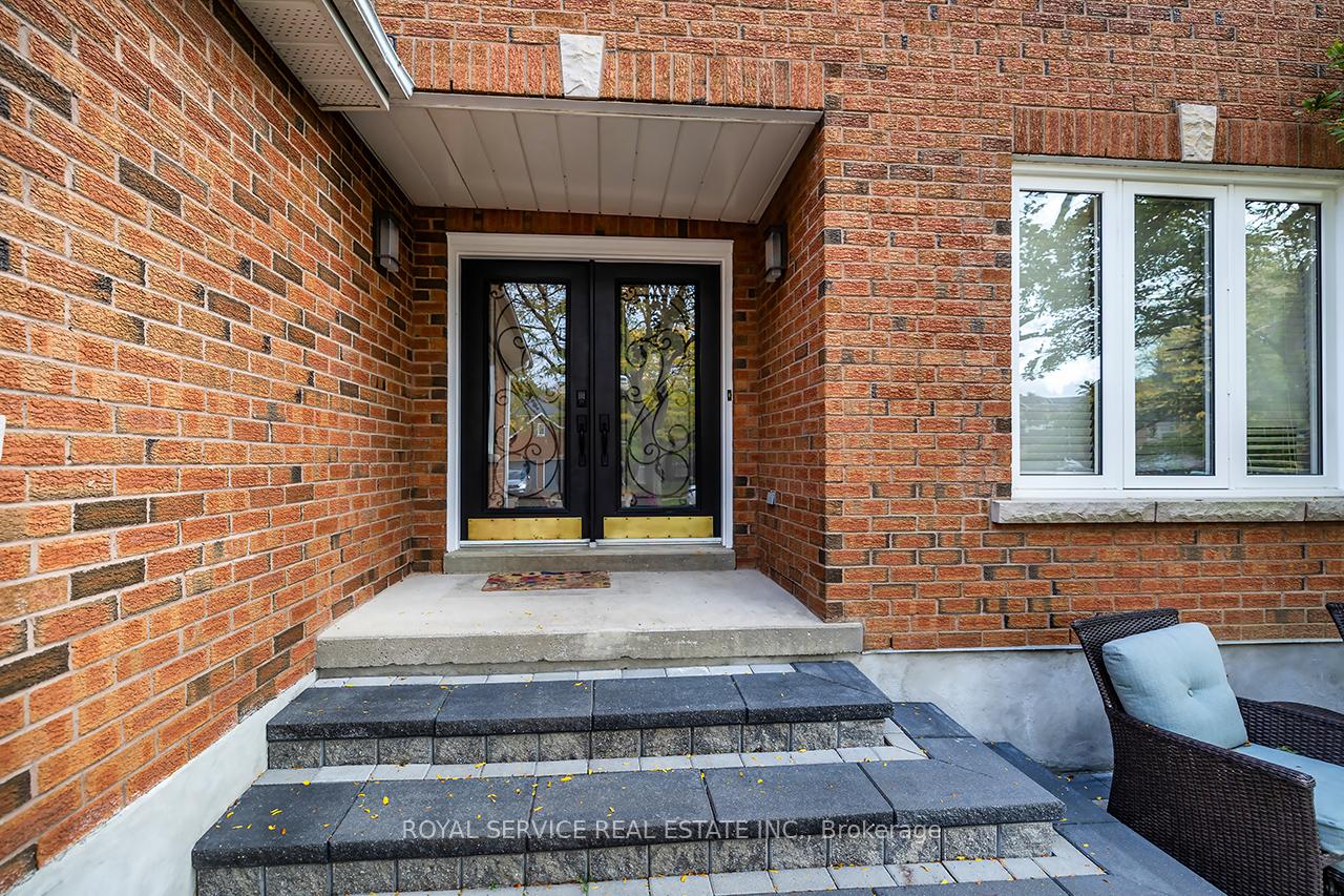 Photo 3 of 55 White Cliffe Drive, Clarington, Courtice — HOMEH
