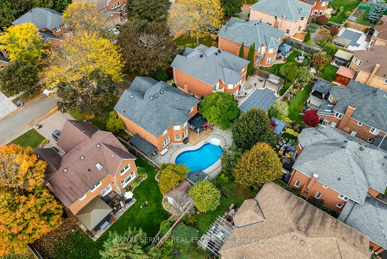 Photo 48 of 55 White Cliffe Drive, Clarington, Courtice — HOMEH