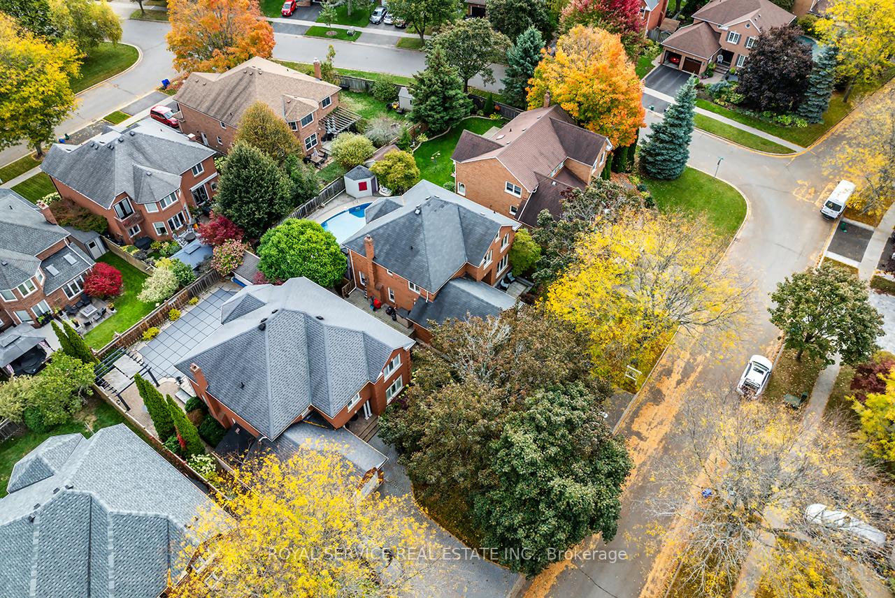 Photo 49 of 55 White Cliffe Drive, Clarington, Courtice — HOMEH
