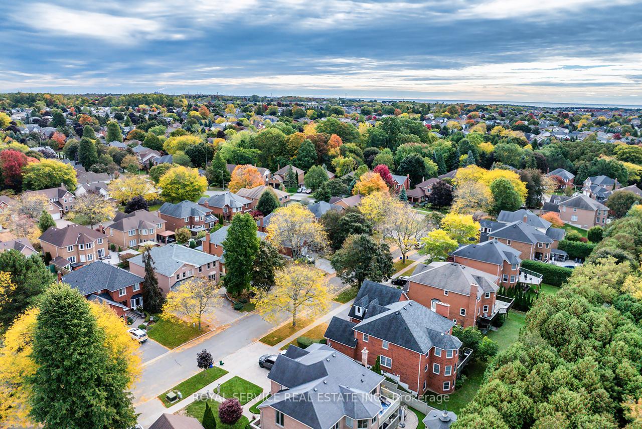 Photo 50 of 55 White Cliffe Drive, Clarington, Courtice — HOMEH