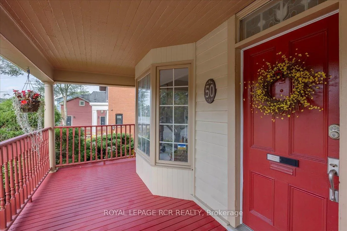 Photo 4 of 50 Wellington Street E, Aurora, Aurora Village — HOMEH