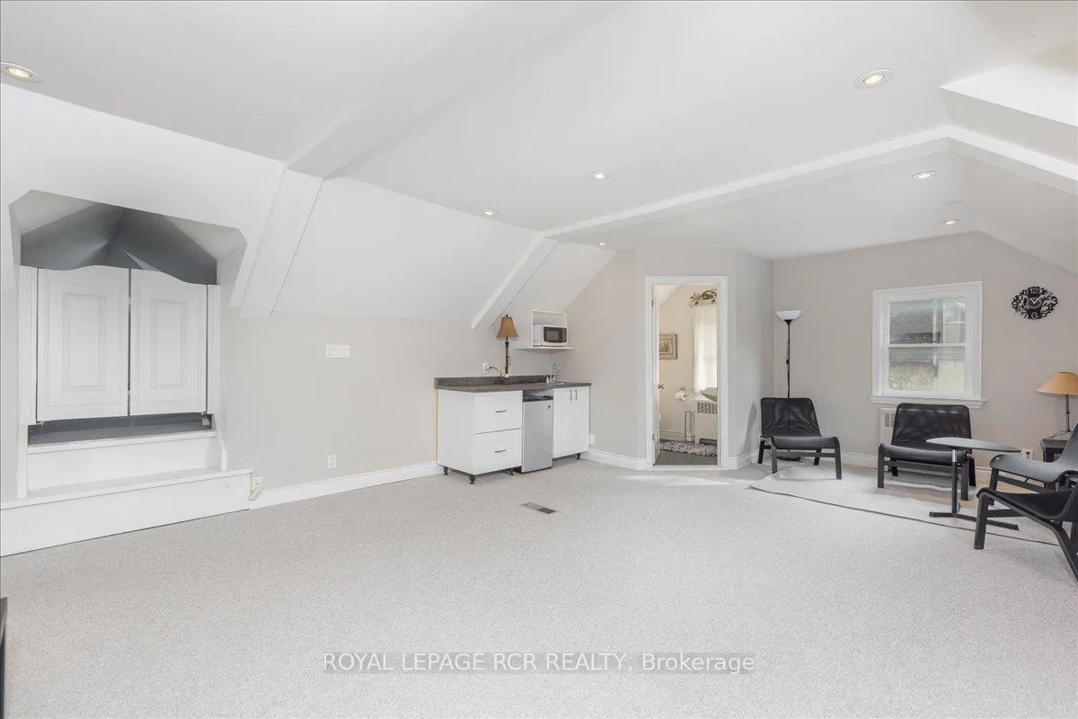 Photo 9 of 50 Wellington Street E, Aurora, Aurora Village — HOMEH