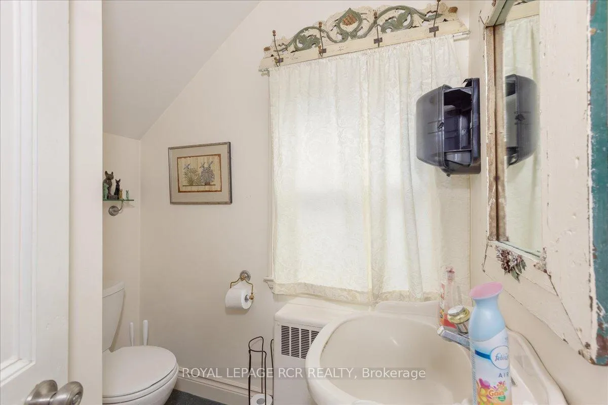 Photo 10 of 50 Wellington Street E, Aurora, Aurora Village — HOMEH