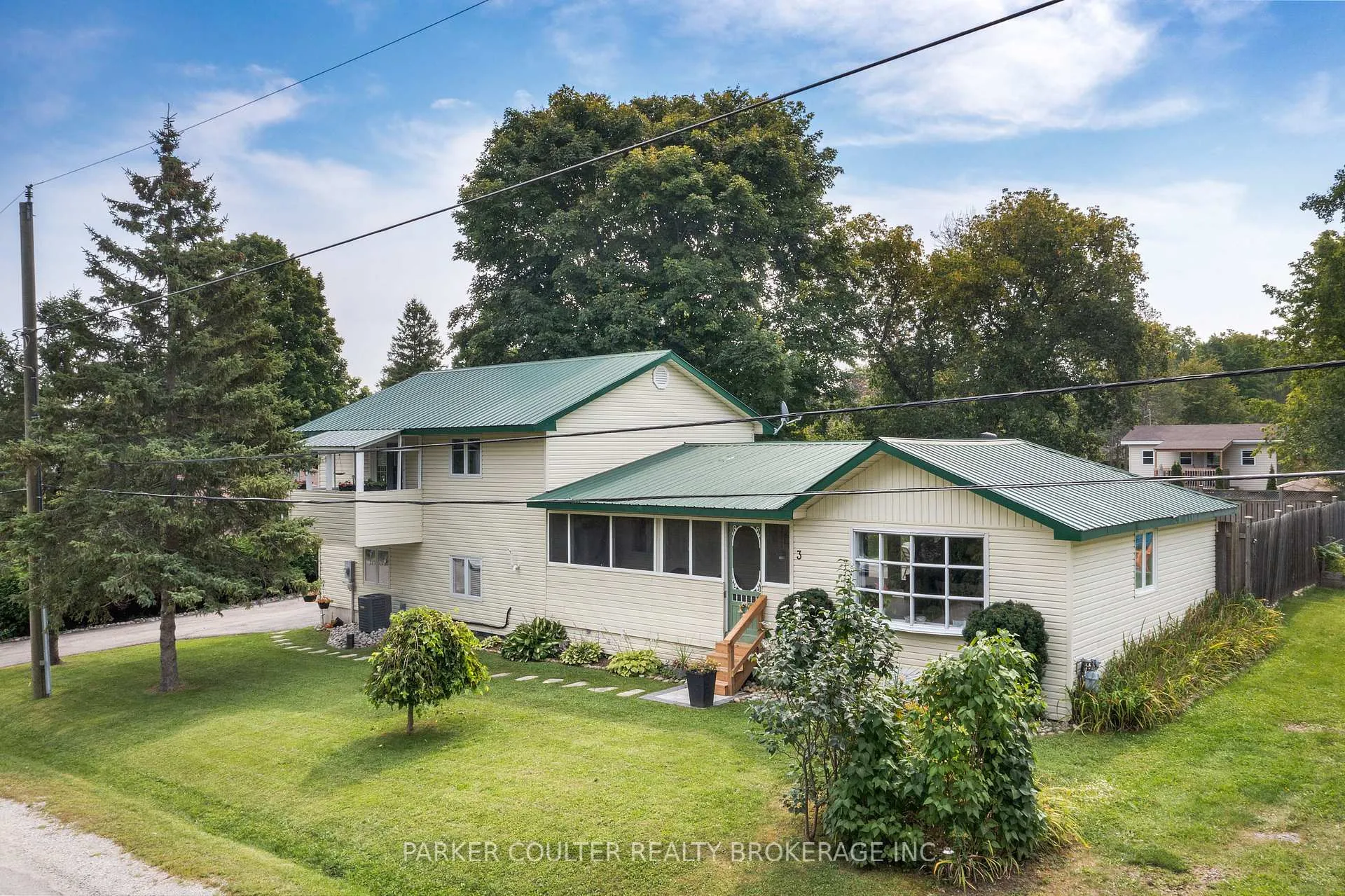 Photo 1 of 3 Earldom Boulevard, Tay, Port McNicoll — HOMEH