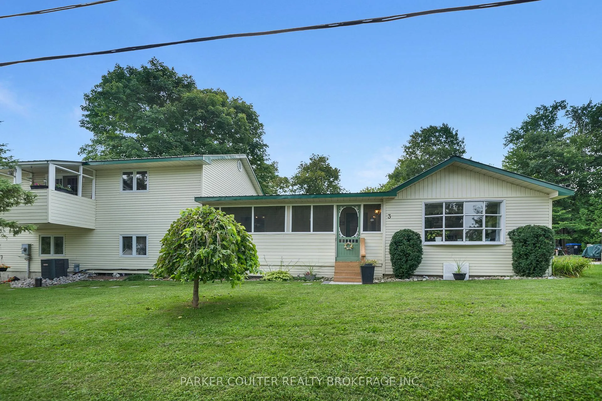 Photo 2 of 3 Earldom Boulevard, Tay, Port McNicoll — HOMEH