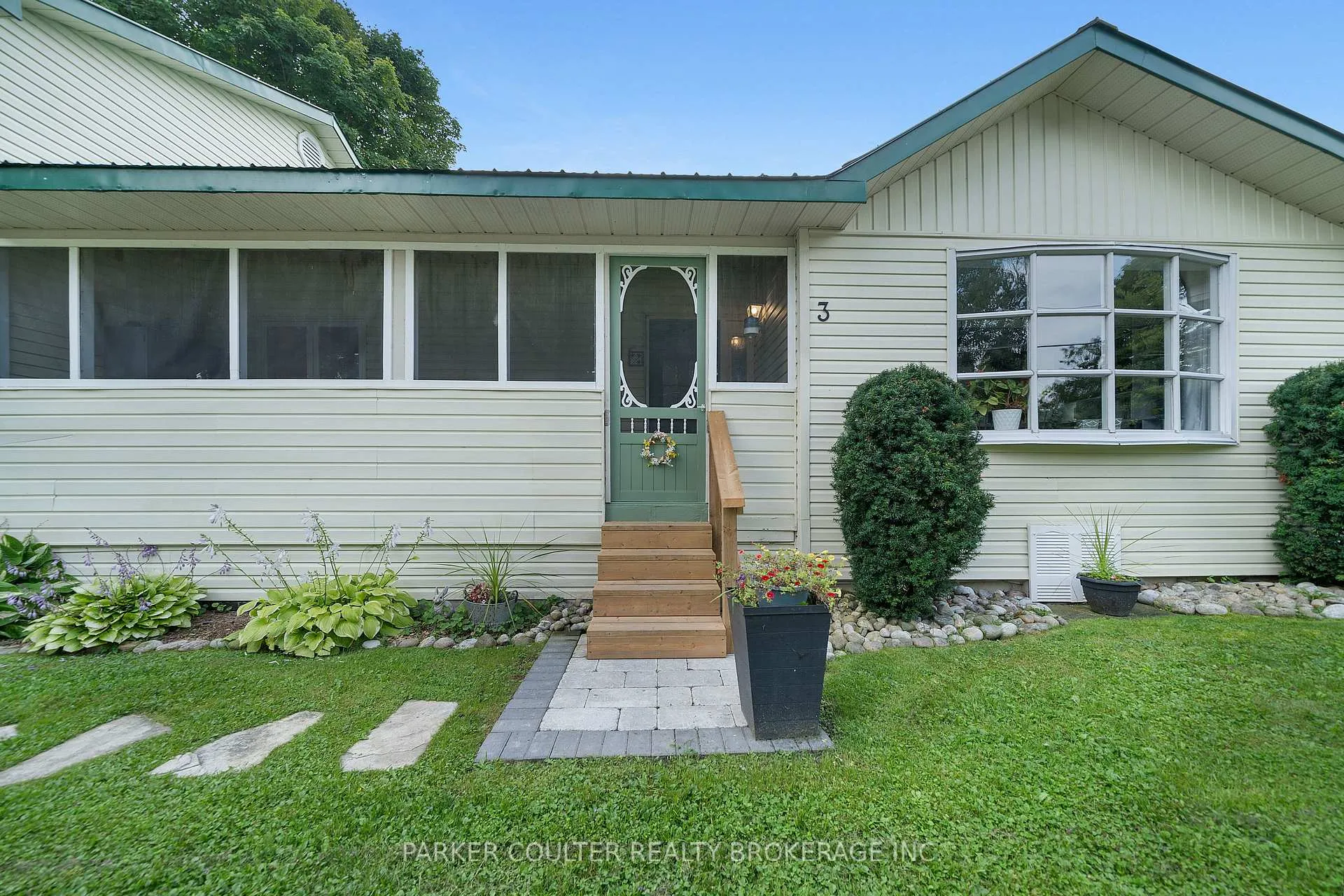 Photo 5 of 3 Earldom Boulevard, Tay, Port McNicoll — HOMEH