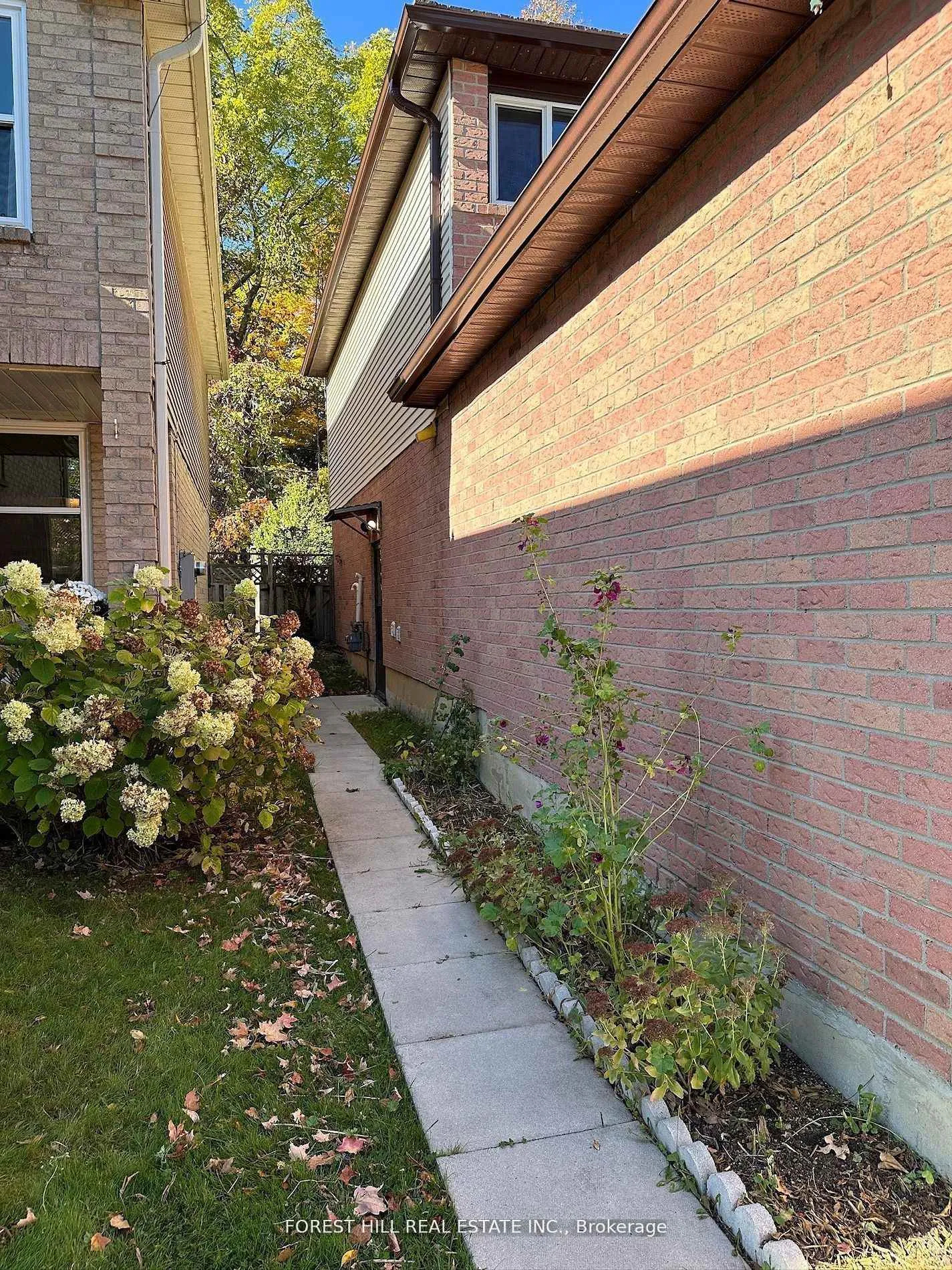 Photo 5 of 2128 Theoden Court, Pickering, Brock Ridge — HOMEH