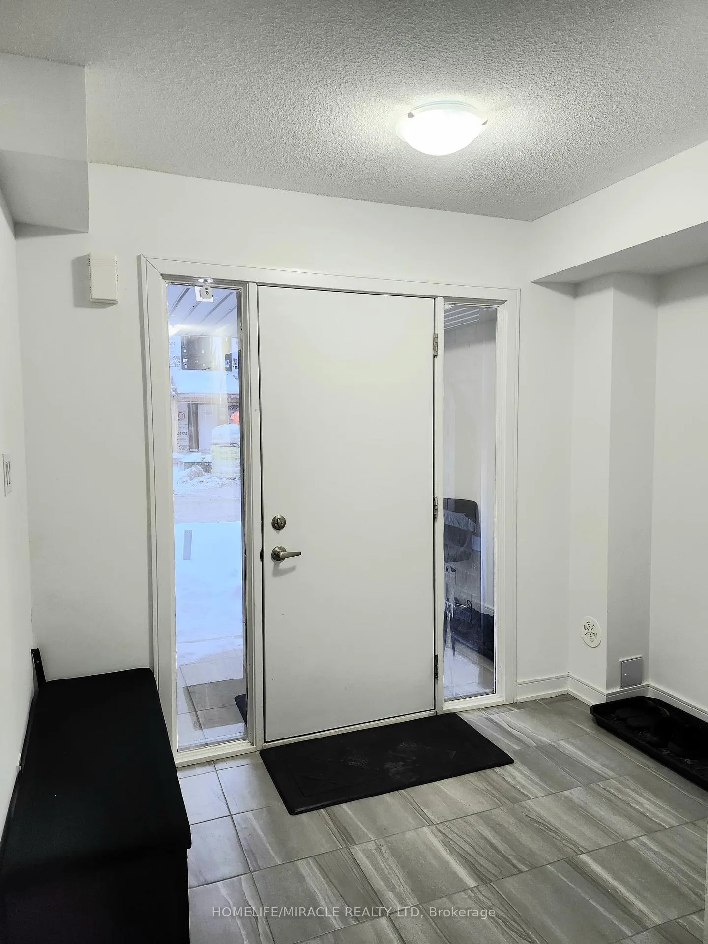Photo 3 of 57 Spry Lane, Barrie, Innis-Shore — HOMEH