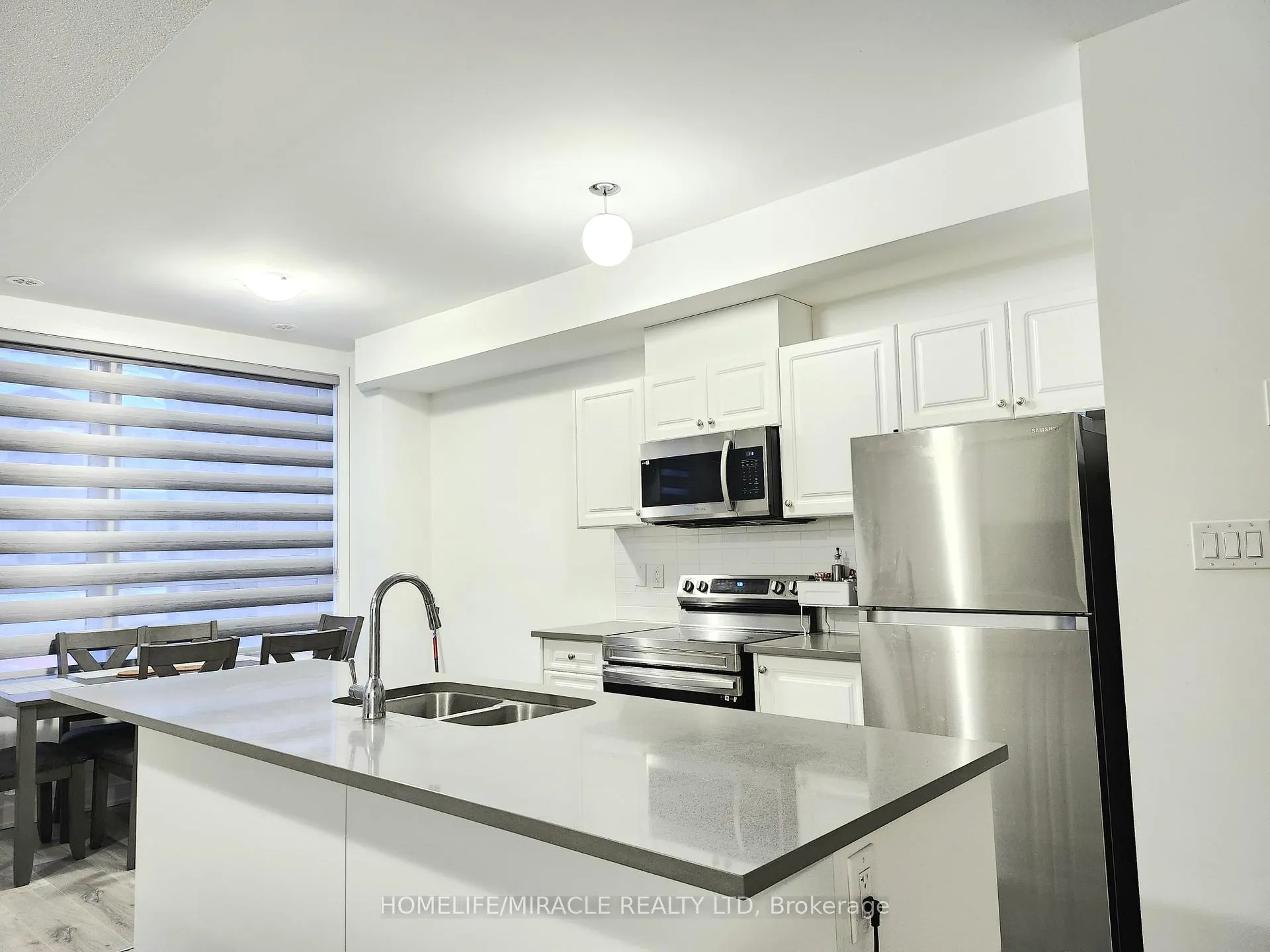 Photo 4 of 57 Spry Lane, Barrie, Innis-Shore — HOMEH