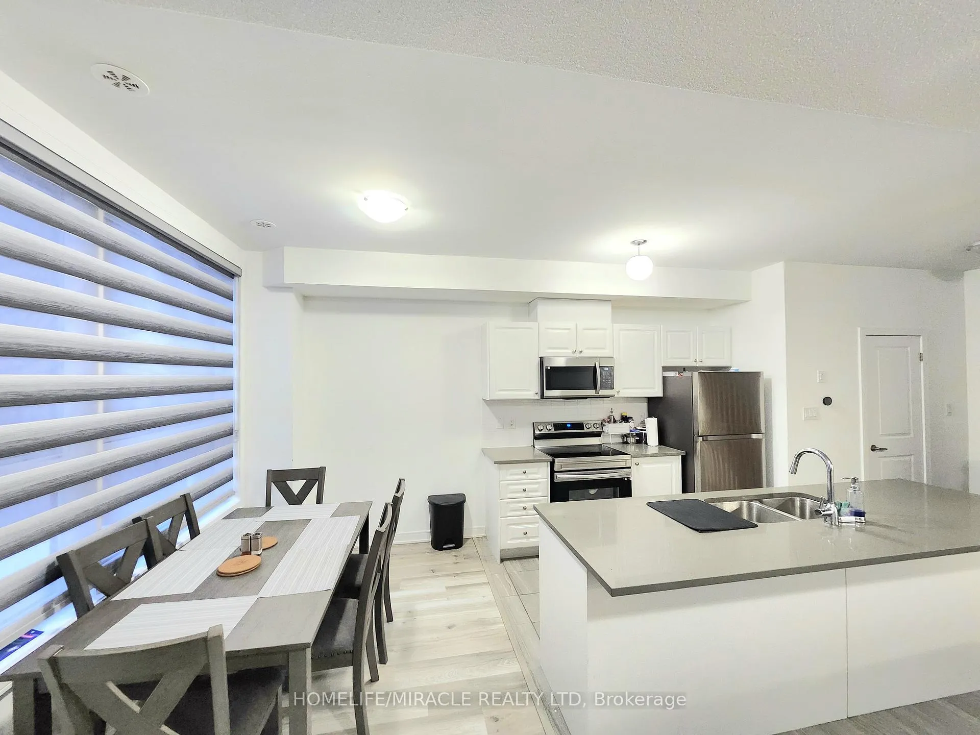 Photo 5 of 57 Spry Lane, Barrie, Innis-Shore — HOMEH